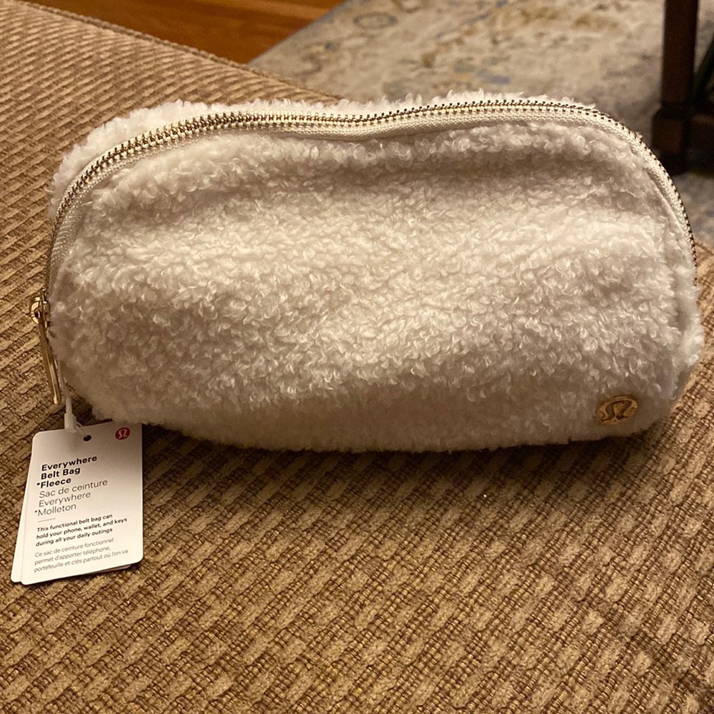 Lululemon Everywhere Belt Bag Fleece
